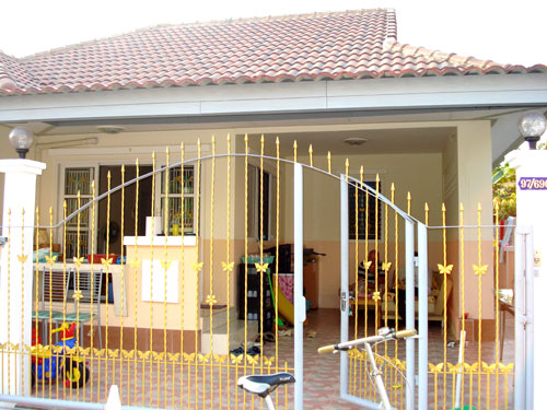 Das ist das neue Haus von Pi Noi in Bangkok.