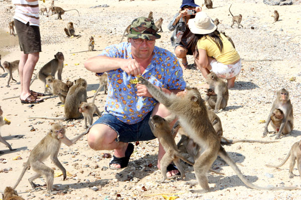 Unser Helmut mit den Äffchen auf Monkey Island