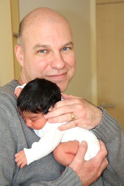 Stolzer Papa mit seiner Leonie - FARANG-Autor Carsten Nass