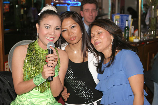 Beim Konzert von Laawan Jarnphen im Berliner Scorpion