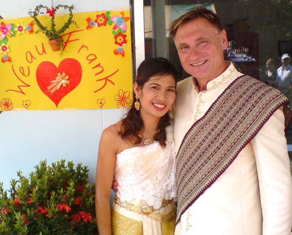 Schönes Paar: Thaifrau Weau und Farang Franky