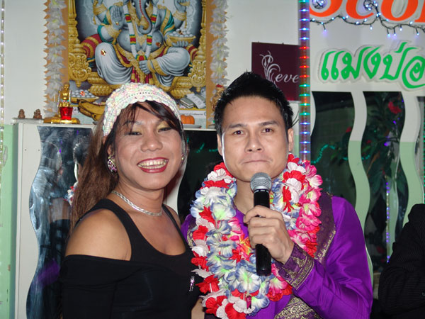 Man Maneewan im Berliner Scorpion mit Jen Jen