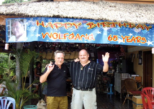 Schweine-Dieter (re.) feiert Wolfgang Ullrichs 65. - 2009