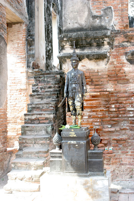Statue von König Narai, dem Grossen, der Lopburi zu seinem Hauptsitz machte