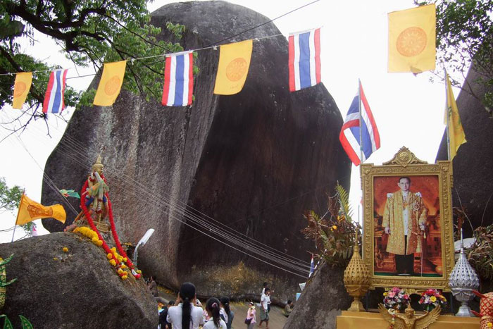 Am Tempel WAT KHAO KITCHAKUT