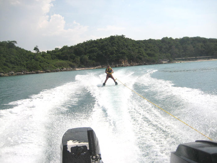 Wasser-Ski vor Pattaya macht richtig Spass.