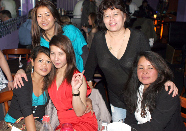 Ae umarmt Ornchen, leider inzwischen plötzlich verstorben