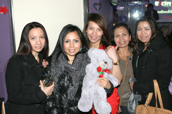 Aim-On ist aber die Schönste im Quintett der Thaifrauen im Excite