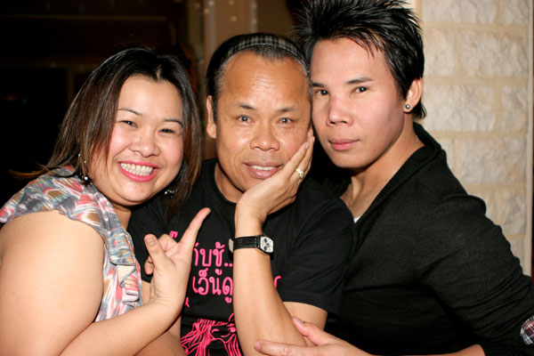 Thai-Show im Siam Pak mit echten und falschen Damen