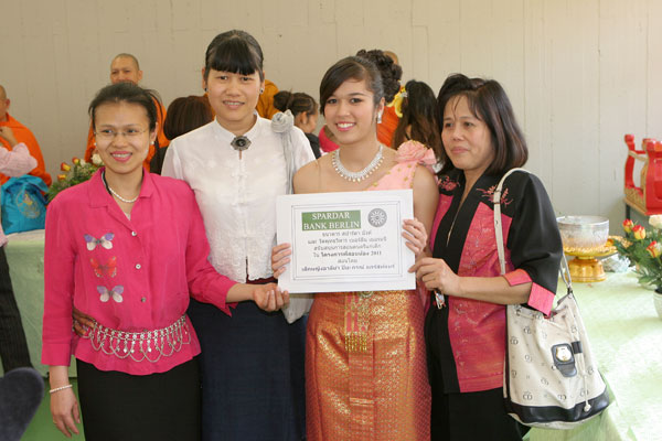 Songkran Wat Buddhavihara