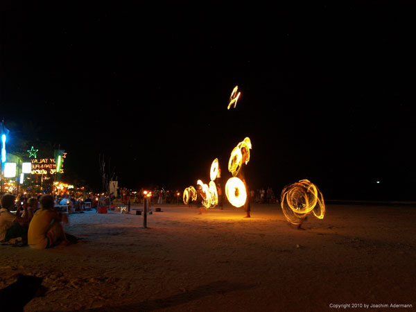 Feuerspiele am Abend auf Koh Samet