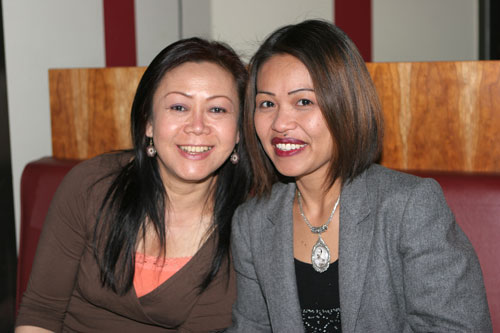 Zwei Thaifrauen, links Mr. Big seine