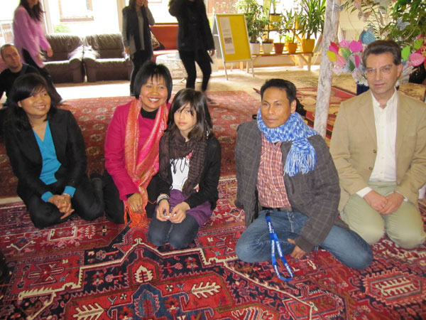 Berliner Buddhisten zum Wat Buddhabharami nach Hamburg