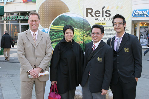 Links der Chef von Singha Deutschland auf dem Singha Asien Kulturfest 2009