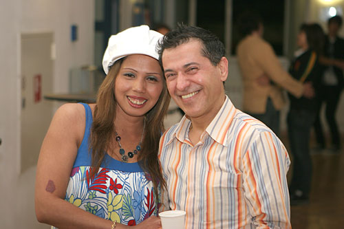 Moses hat immer die flottesten Begleiterinnen