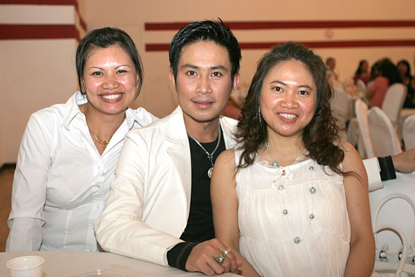 Thaistar Dang ist nie alleine auf dem Berliner Songkranfest