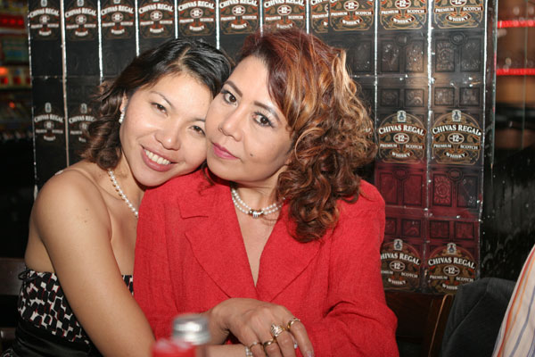 Thai-Frau Weena immer elegant