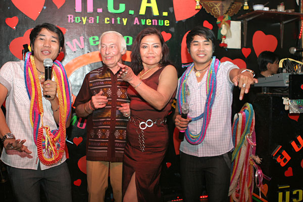 Thai Farang Paar und die Zwillinge