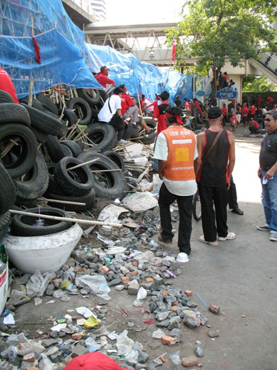 Die Rothemden auf der anderen Seite der Barrikaden in Bangkok