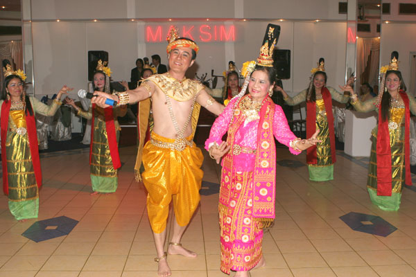 Thaitanz im Maksim Festsaal im Berliner Wedding