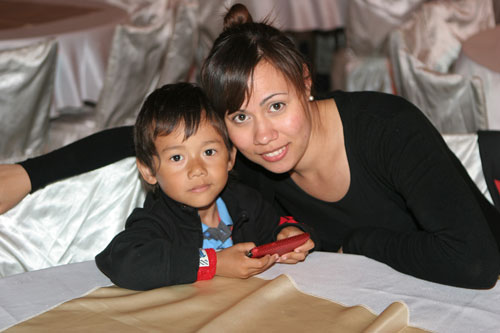 Nathaly mit ihrem Jungen