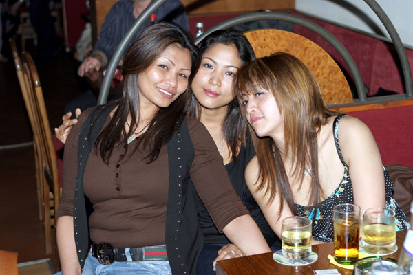 Links Vee von der Kantharat Thaimassage