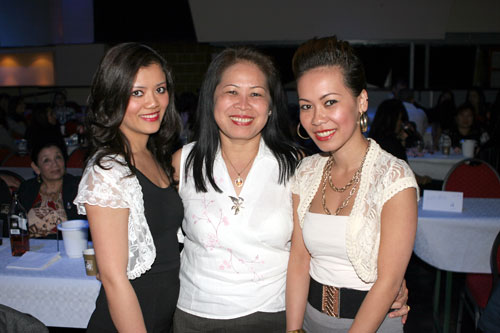 Nochmal drei Thai-Schönheiten bei dem Konzert in Berlin