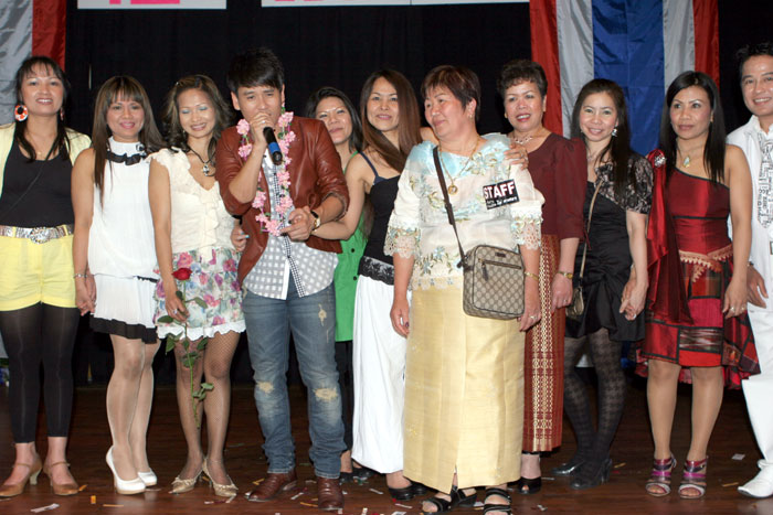 Supani, Dimmy, Phu, Pai Pongsathorn, Nang,  Pinky, Pa Noi, die Thai Thaisty Chefin, Nong, Somporn und Toi.