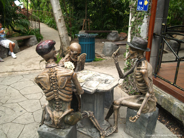 obskure Skatrunde in der Dream World in Bangkok