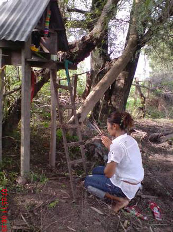Gebet vorm Geisterhäuschen