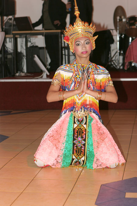 Ann ist eine bezaubernde Thaitänzerin, sie ist die Tochter von Papa Loh