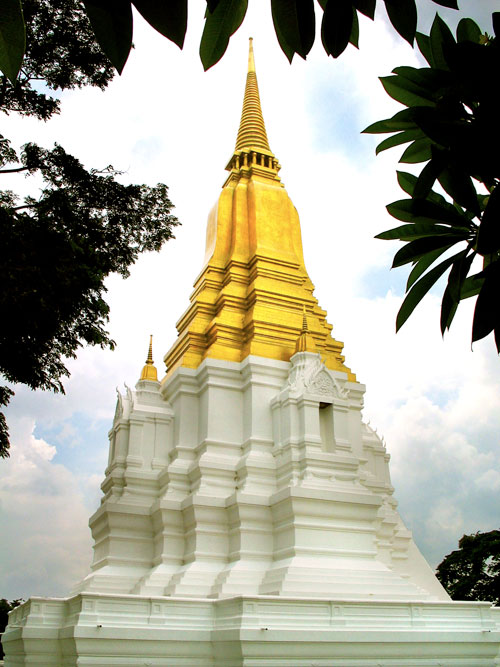 Die Stupa mit dem Namen Chedi Phra Sri Suriyothai