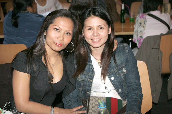 Aparte Thaifrau beim Takatan Konzert