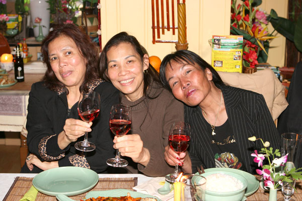 Die drei Thai-Omis gratulierten so