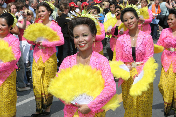 Pin und Tochter Kwan, rechts