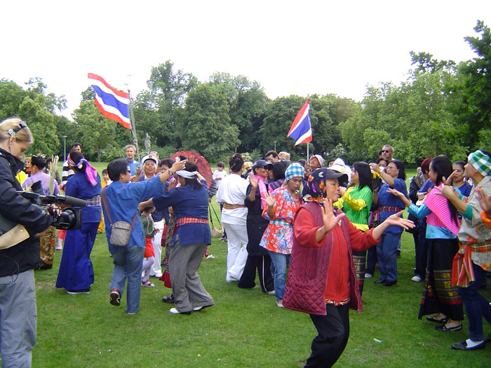 Isan tanzt im Berliner Thaipark