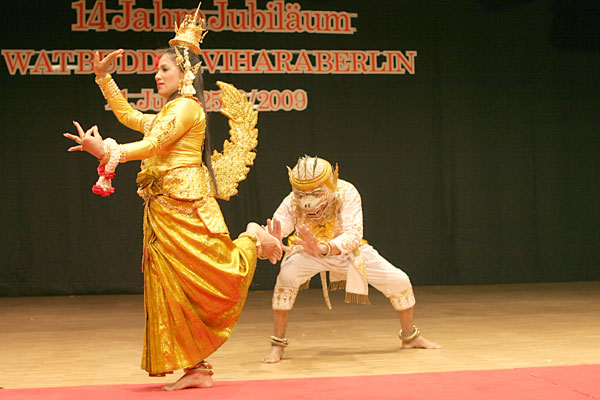 Dimmi mit anspruchsvoller Tanzdarbietung