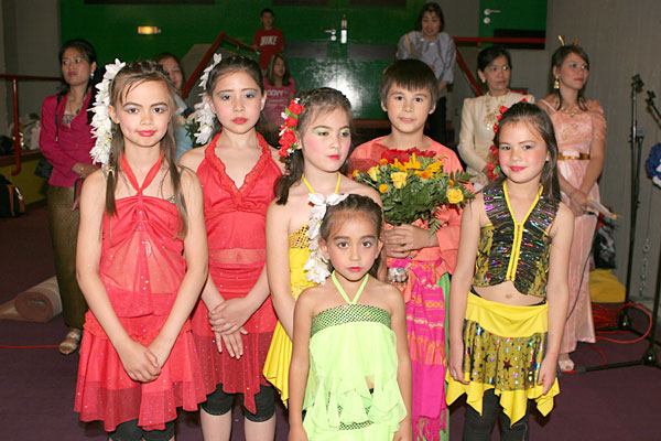 Thaitanzgruppe der Minis