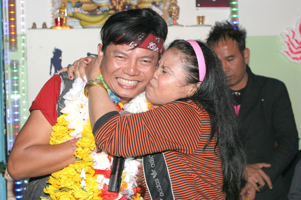 Sanook Singmat mit Bussi von Ornchen Mama in Berlin 2011