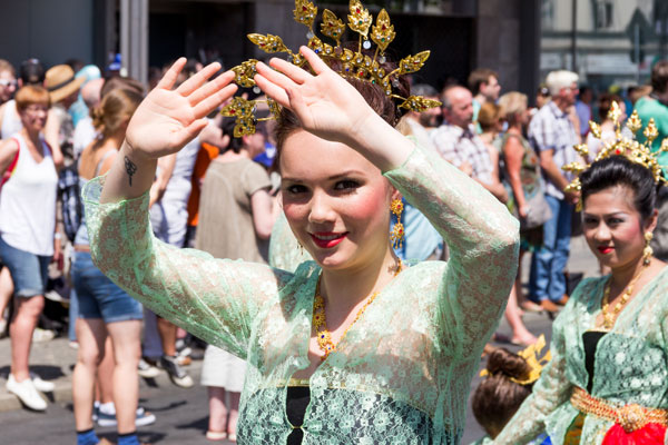Thai-Tänzerin beim Karneval der Kulturen 2014