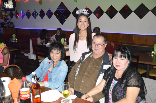 Thai feiern Happy Birthday im Berliner Scorpion