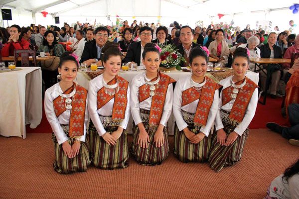 Thaitänzerinnen im Wat Buddhavihara