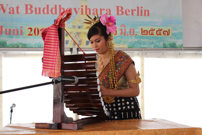 Thai-Musikerin Alina