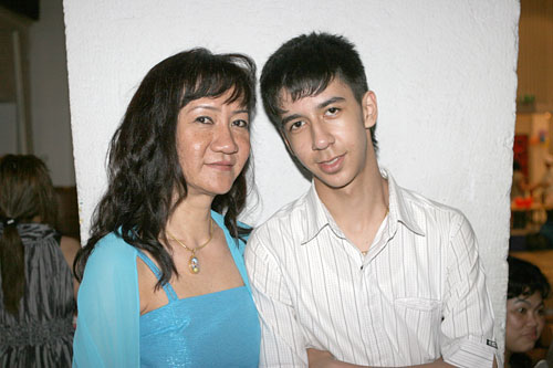 Lilly mit ihrem hochgewachsenen Sohnemann