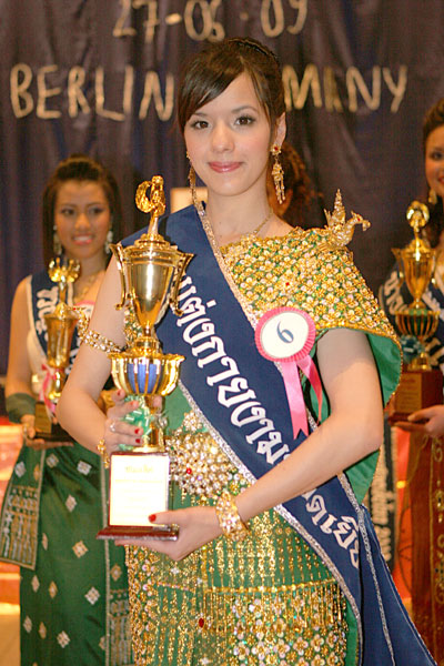 Eine Gewinnerin auf dem Song Fang Khong Sommerfest