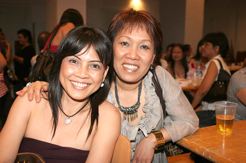 Zwei strahlende Thais auf dem Song Fang Khong Sommerfest