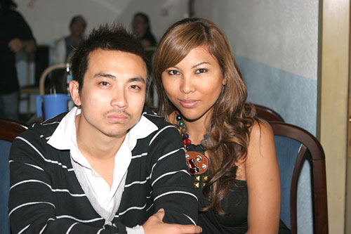 Junges Paar bei dem Konzert im Butterfly