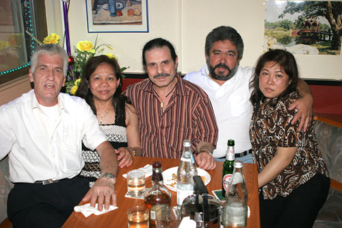 Im LANNA: Franco mit dem Brüderchen und Stammkunden.