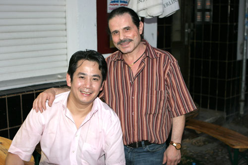 Franco strahlt mit Eddie.