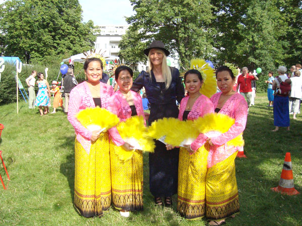 Thaitänzerinnen bei einem Berliner Sommerfest, 2009